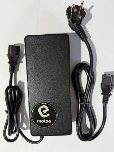 Nabíječka na lithiové baterie RACCEWAY®, 48V (54.6V) 4A-13S