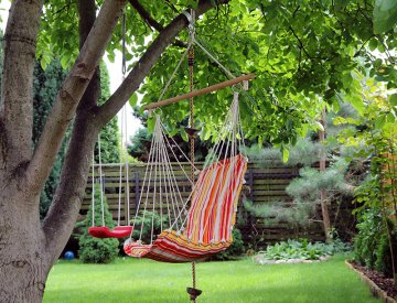 Houpačka: Váš klidný kout na zahradě pro odpočinek, zábavu i home office