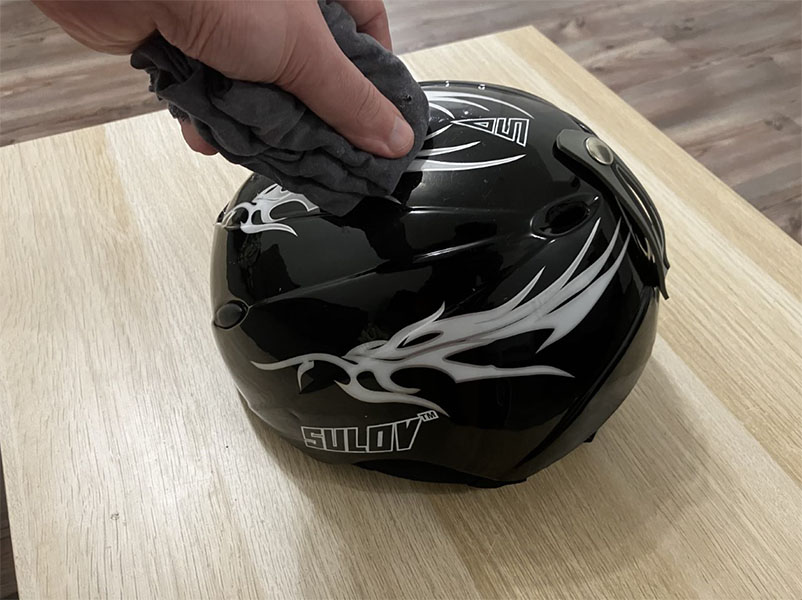 čištění helmy na lyže